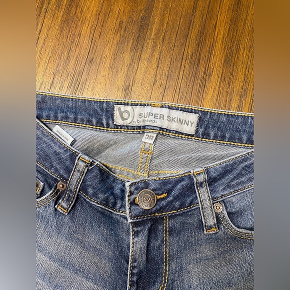 Bullhead Super Skinny Jeans - Picture 3 of 6